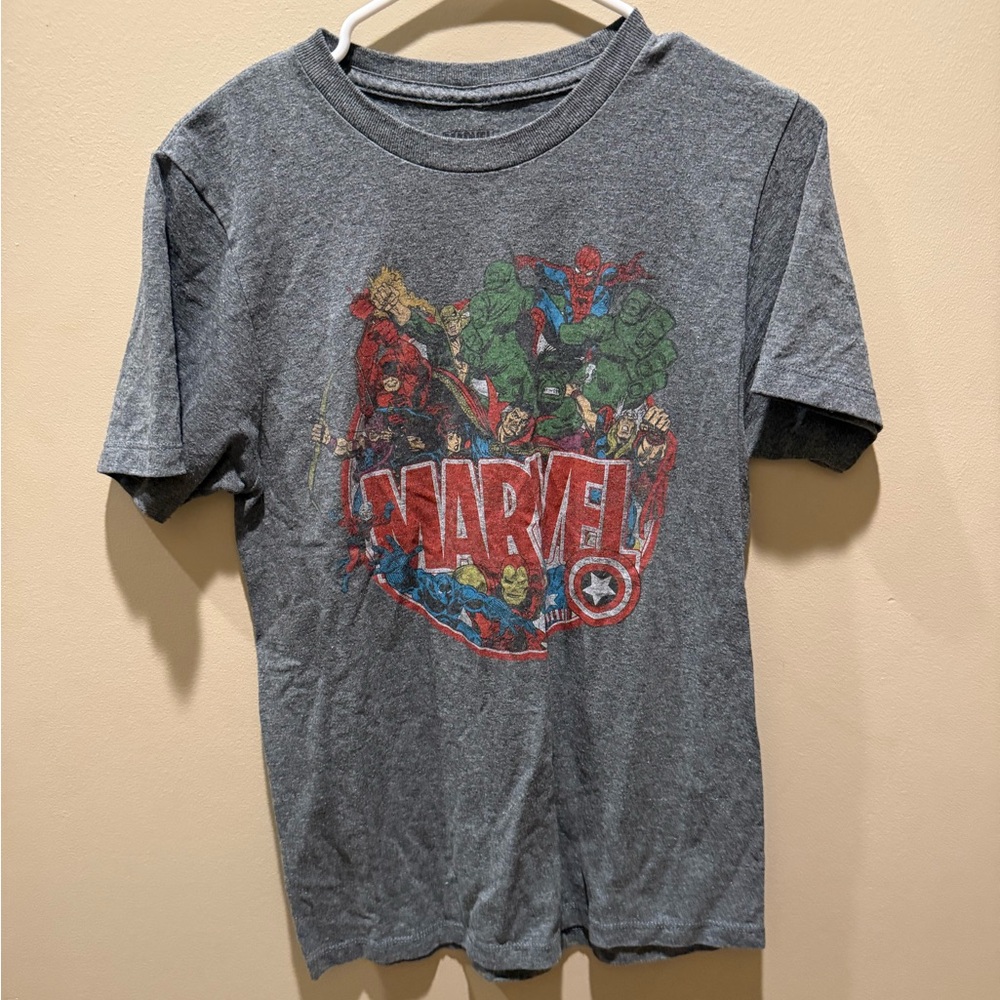 ⭐️3 for 15, 5 for $20⭐️ Marvel Graphic T-Shirt Adult Small Gray